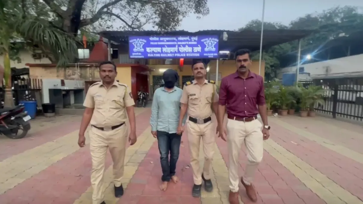 Local AC Pass fraud- India TV Hindi