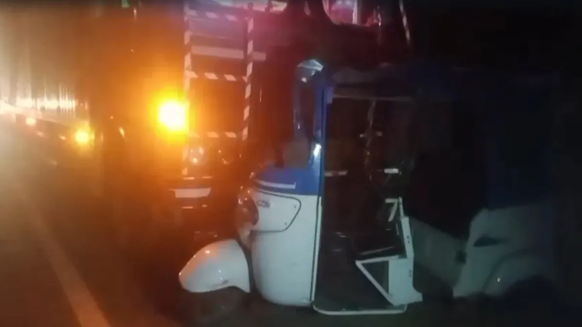 bareilly truck auto accident- India TV Hindi