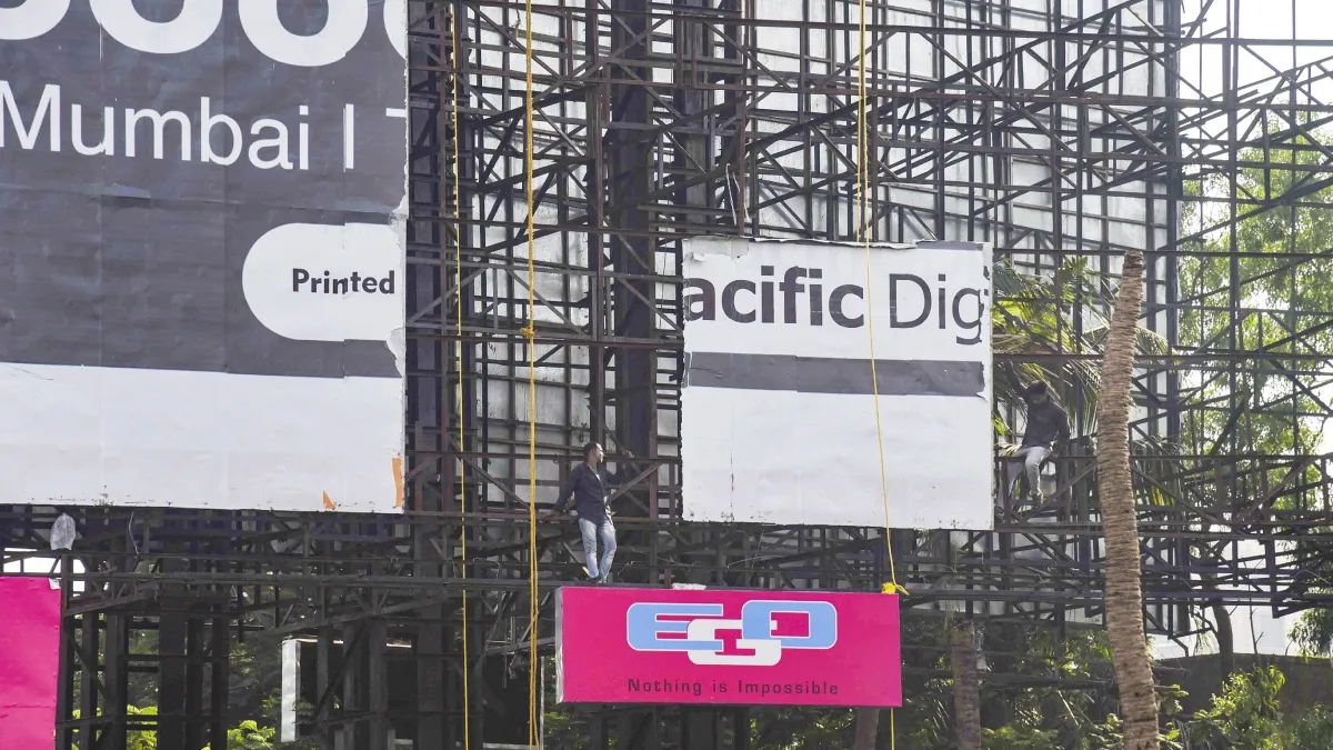 BMC Hoarding- India TV Hindi