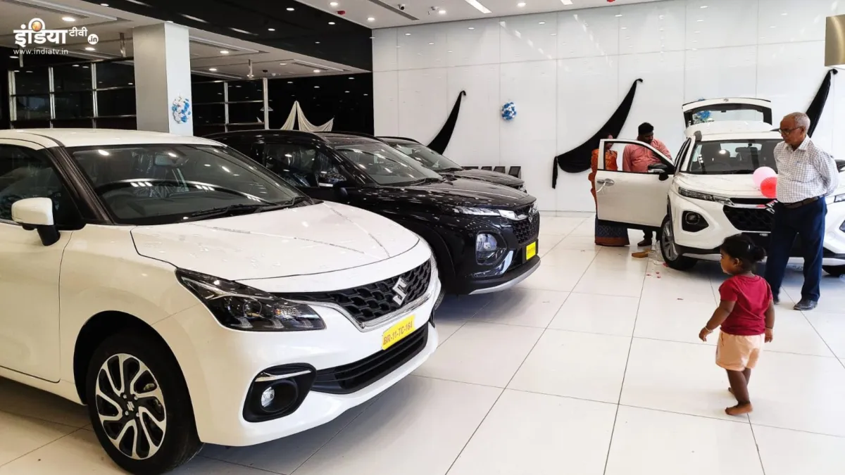 Cars in showroom.- India TV Paisa