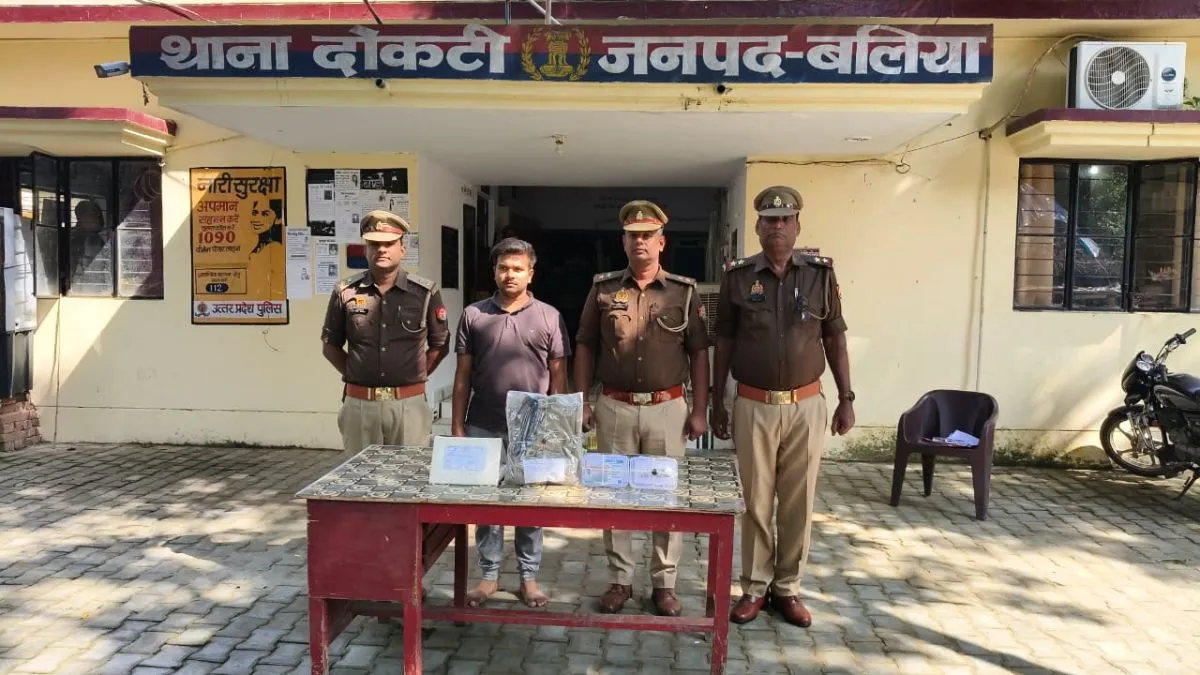 पुलिस हिरासत में आरोपी- India TV Hindi