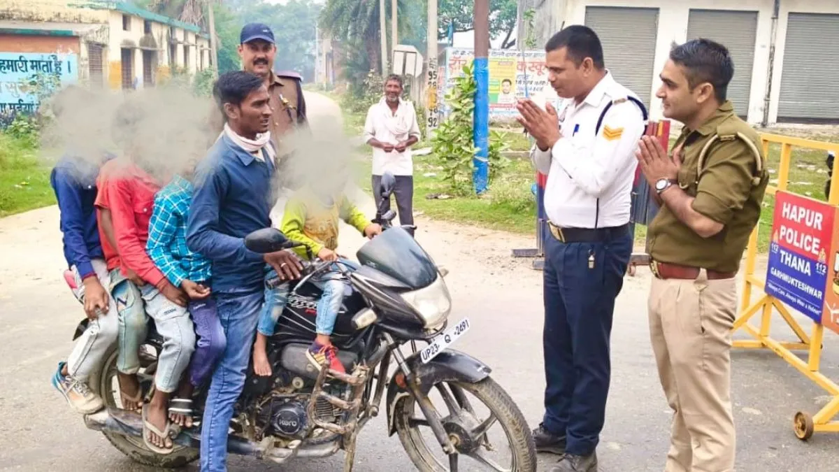 hapur traffic violation- India TV Hindi
