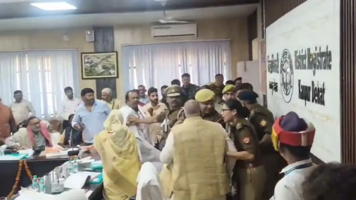 सांसद और यूपी की मंत्री के पति के बीच तू-तू मैं-मैं- India TV Hindi