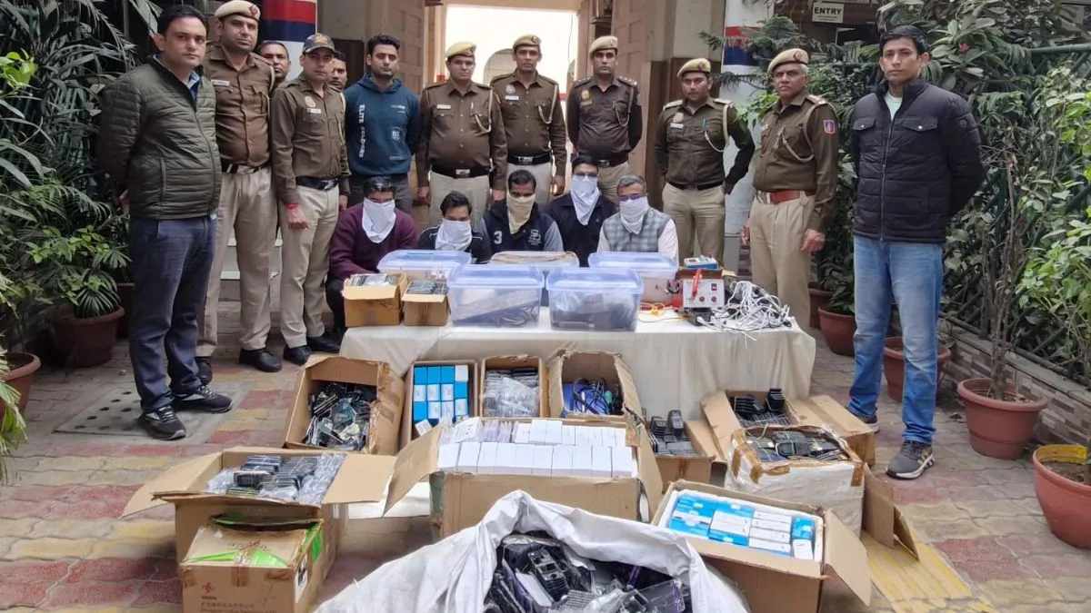 Karol Bagh fake mobile factory, Delhi Police Cyberhawk- India TV Hindi