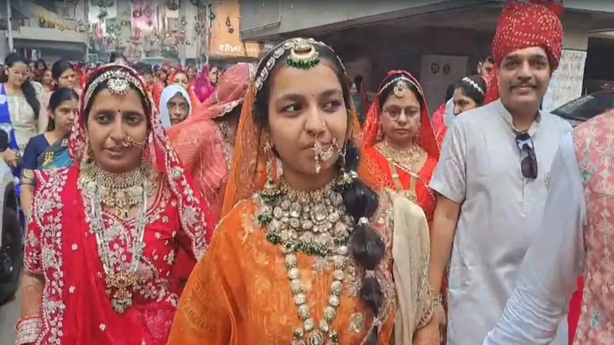 सूरत के करोड़पति...- India TV Hindi