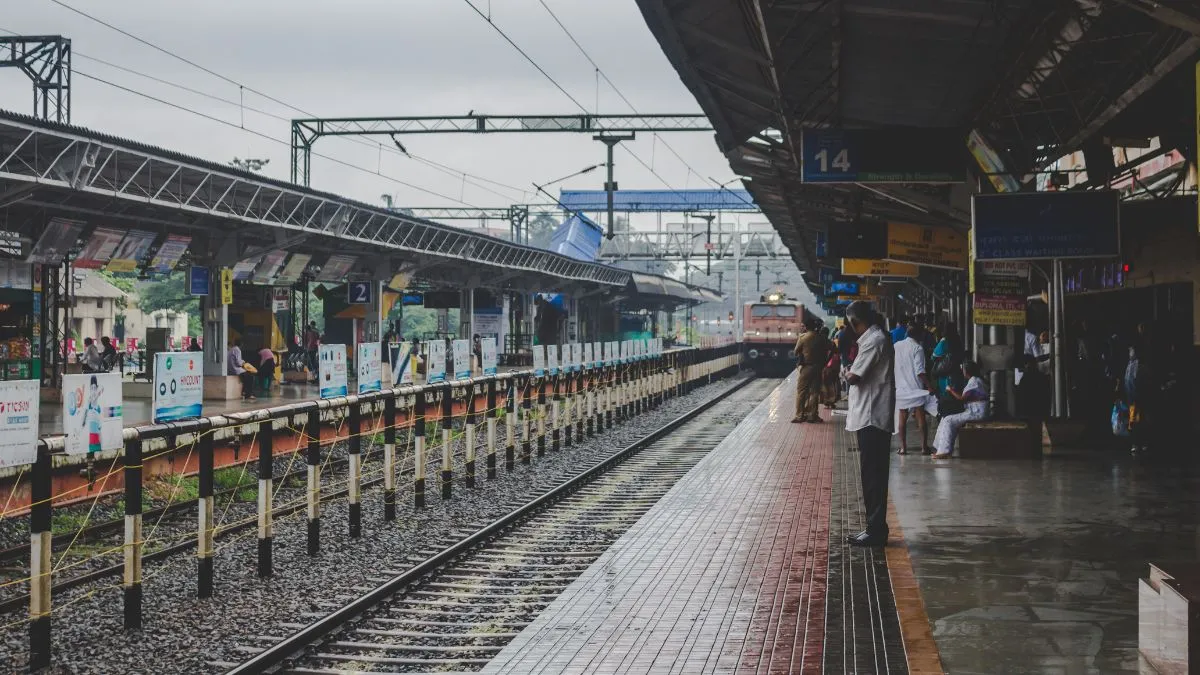 logest railway platform in india, india's longest railway platform, long railway platform, Indian Ra- India TV Hindi
