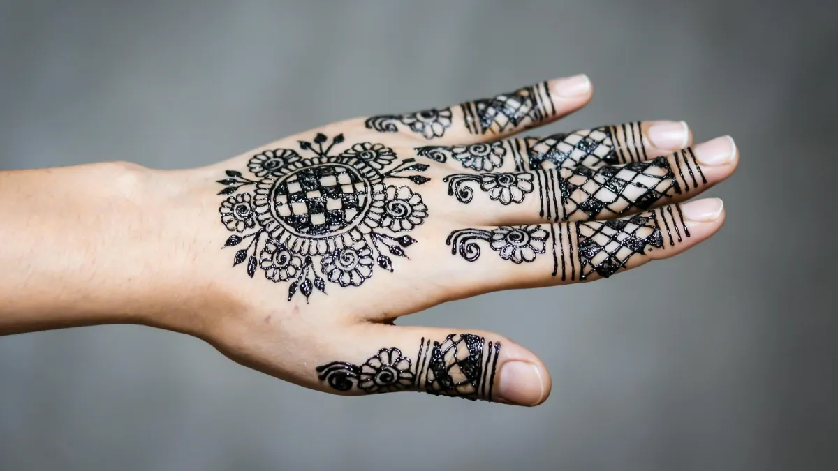 Mehndi controversy in Chembur school- India TV Hindi