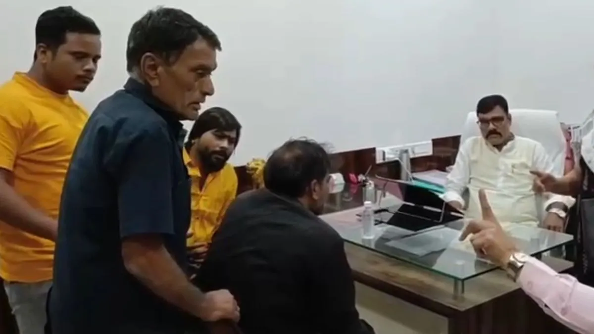 mns beating video- India TV Hindi
