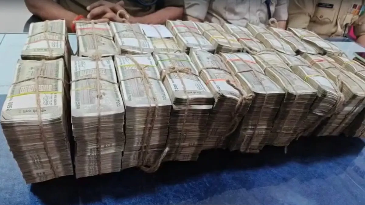 यूपी पुलिस ने संदिग्ध...- India TV Hindi