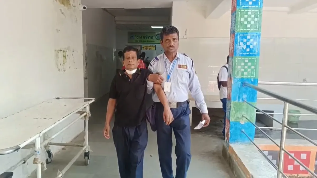 युवती का घायल पिता- India TV Hindi