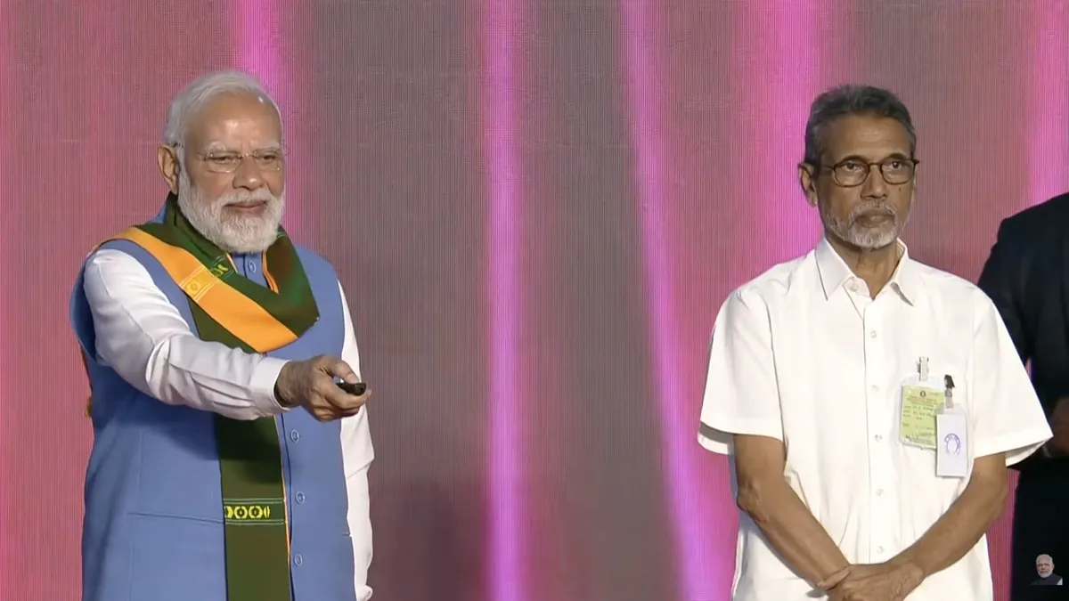 कोयंबटूर में बुधवार को पीएम किसान की 21वीं किस्त जारी करते प्रधानमंत्री नरेन्द्र मोदी।- India TV Paisa