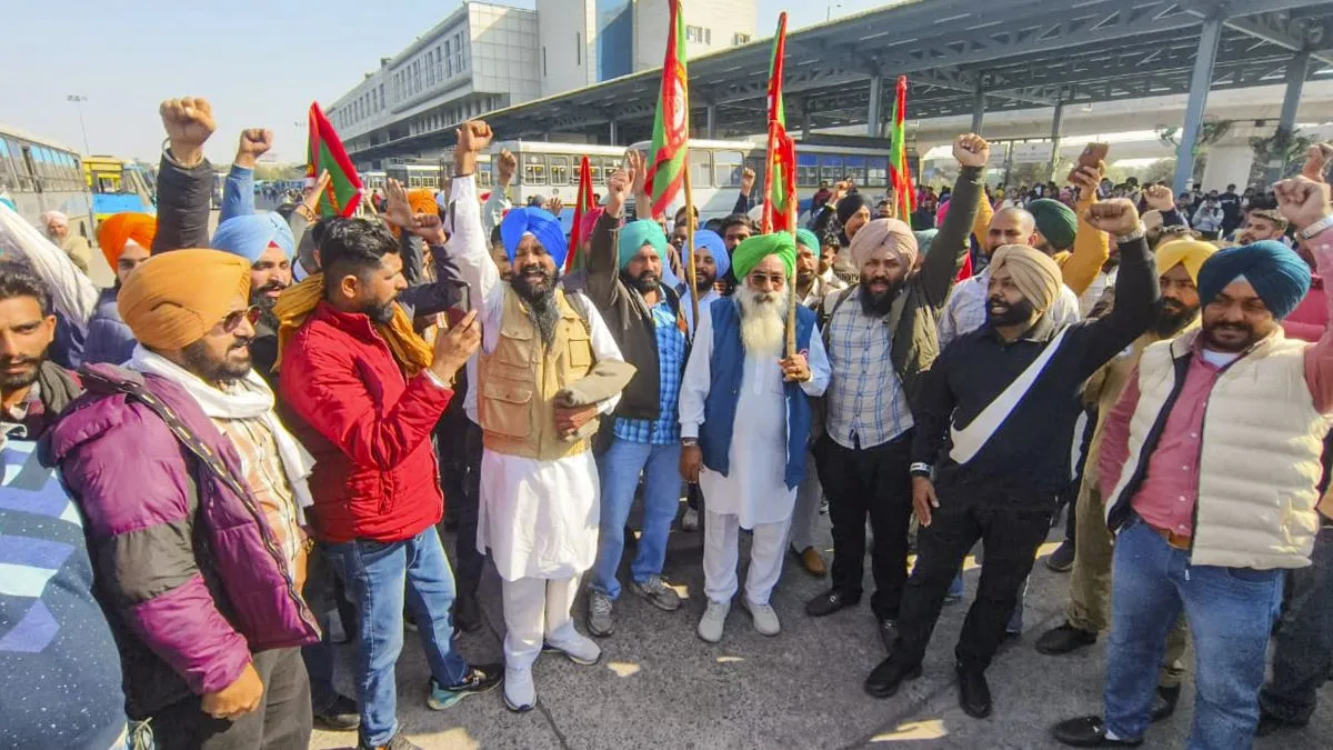 Punjab Roadways strike, PUNBUS strike, PRTC employees protest- India TV Hindi