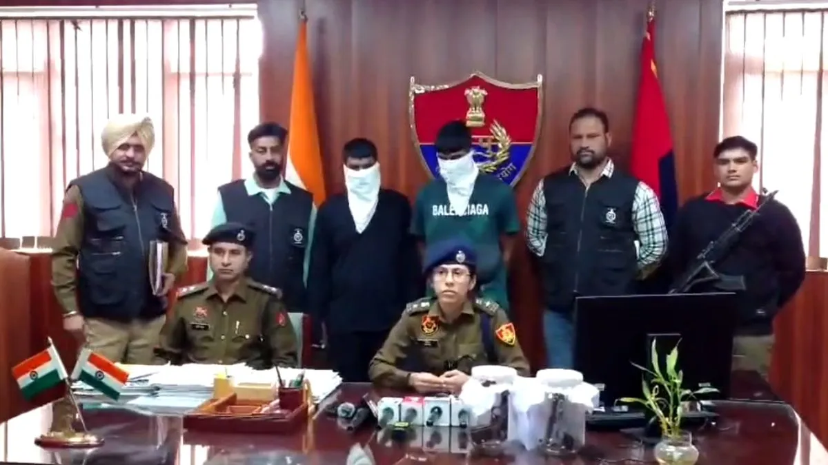 पुलिस हिरासत में आरोपी- India TV Hindi