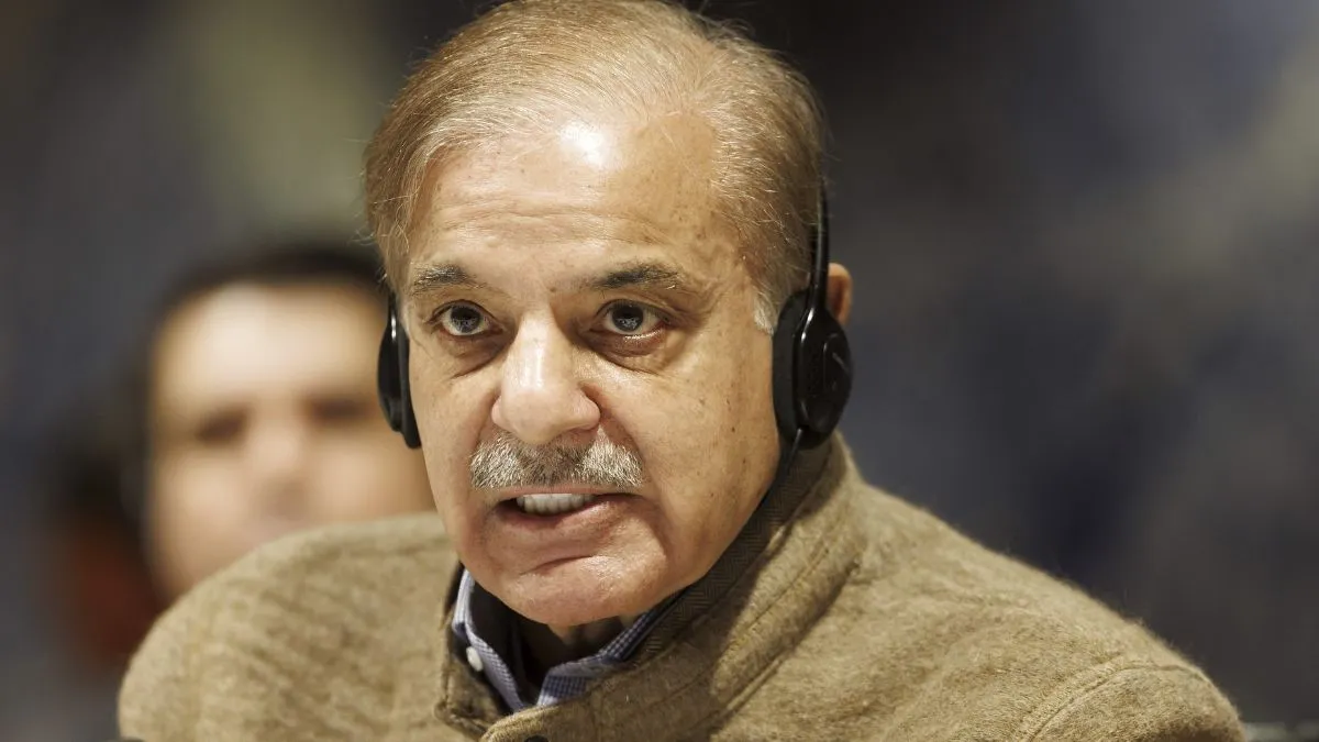 shehbaz sharif insult- India TV Hindi