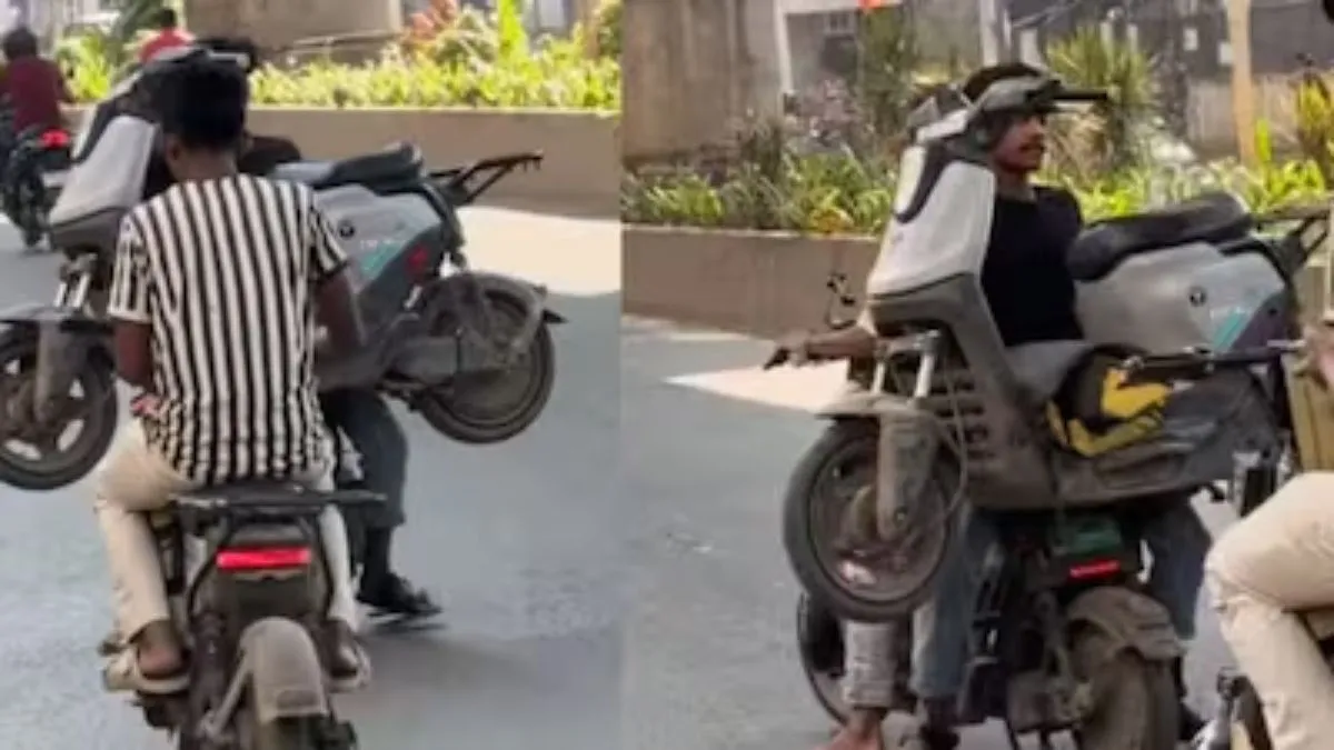 mumbai boys carried scooty on lap, Mumbai viral video, Mumbai video, viral news, viral video, Andher- India TV Hindi