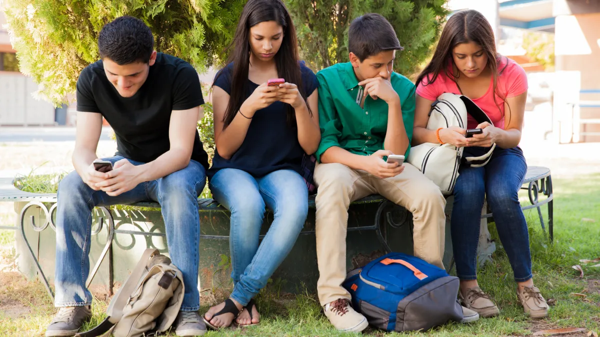 Teenagers Using Social Media- India TV Hindi