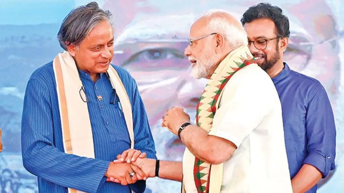 थरूर ने की पीएम मोदी की तारीफ।- India TV Hindi