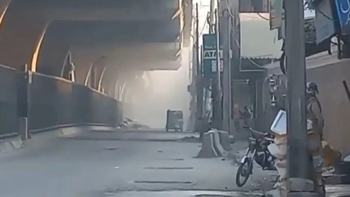 पेशावर में जोरदार धमाके। - India TV Hindi