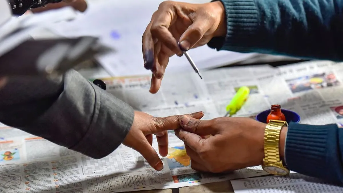 नगर निगम की 12 सीटों के लिए उपचुनाव आज। - India TV Hindi