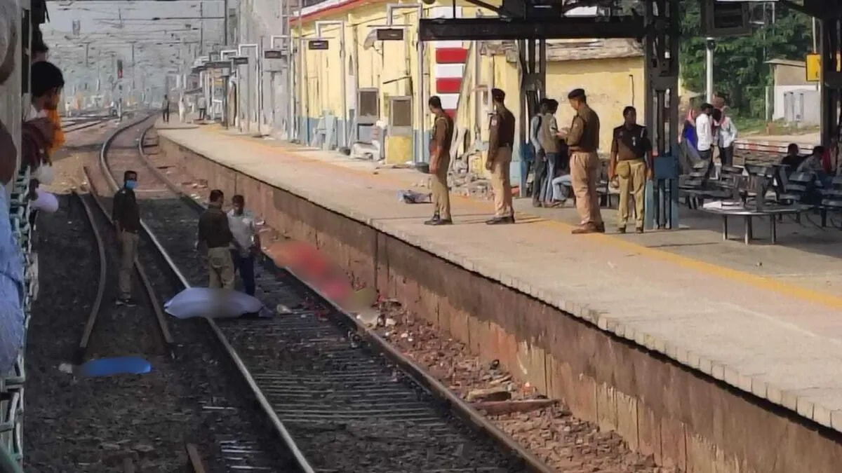 Mirzapur chunar railway staion accident- India TV Hindi