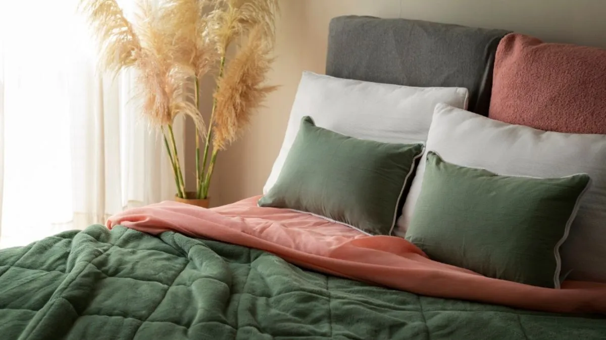 रजाई कंबल से बदबू हटाने का आसान तरीका - India TV Hindi