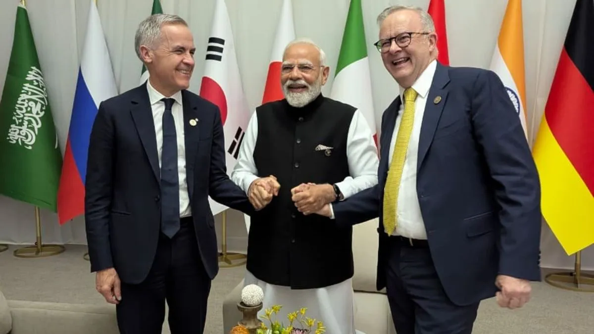 कनाडा के पीएम मार्क कार्नी बाएं, प्रधानमंत्री मोदी (बीच में) और ऑस्ट्रेलिया के समकक्ष एंथनी अल्बनीज - India TV Hindi