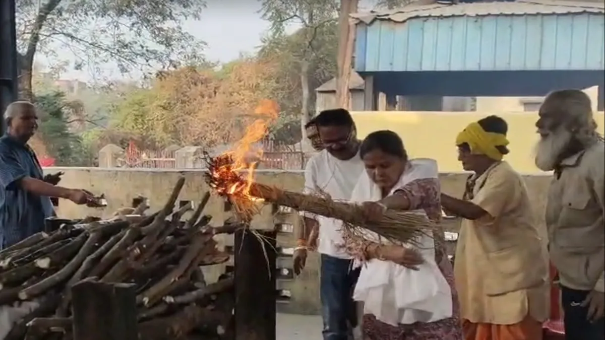 बहु ने अपने ससुर को...- India TV Hindi