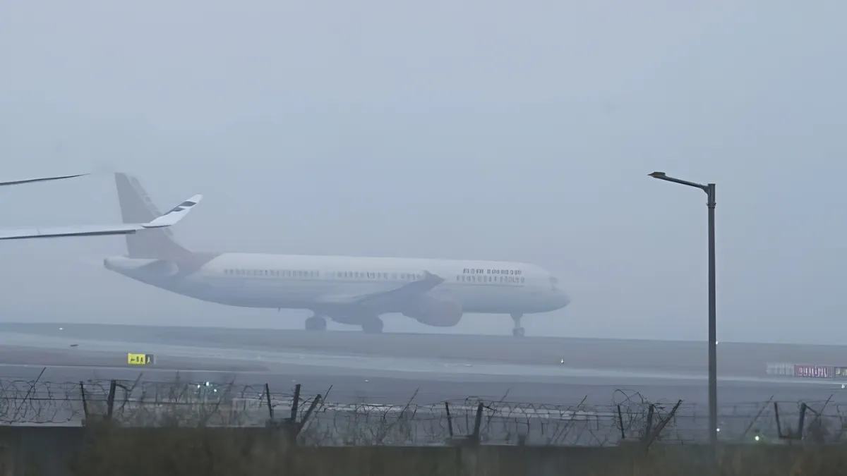 कोहरे के चलते दिल्ली...- India TV Paisa