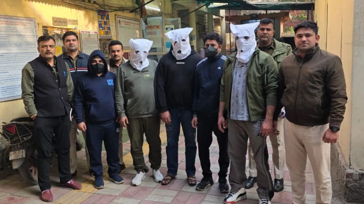 delhi fake raid- India TV Hindi