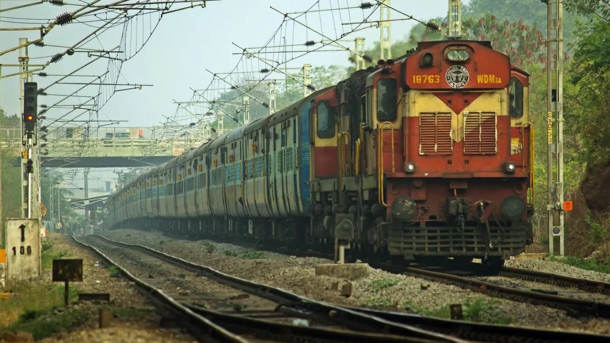 why no toilet in train engine, why does no toilet in train engine, train engine toilet reason, train- India TV Hindi