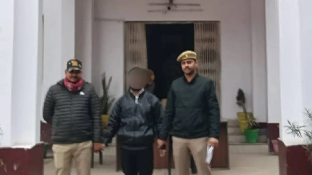 पुलिस हिरासत में आरोपी- India TV Hindi