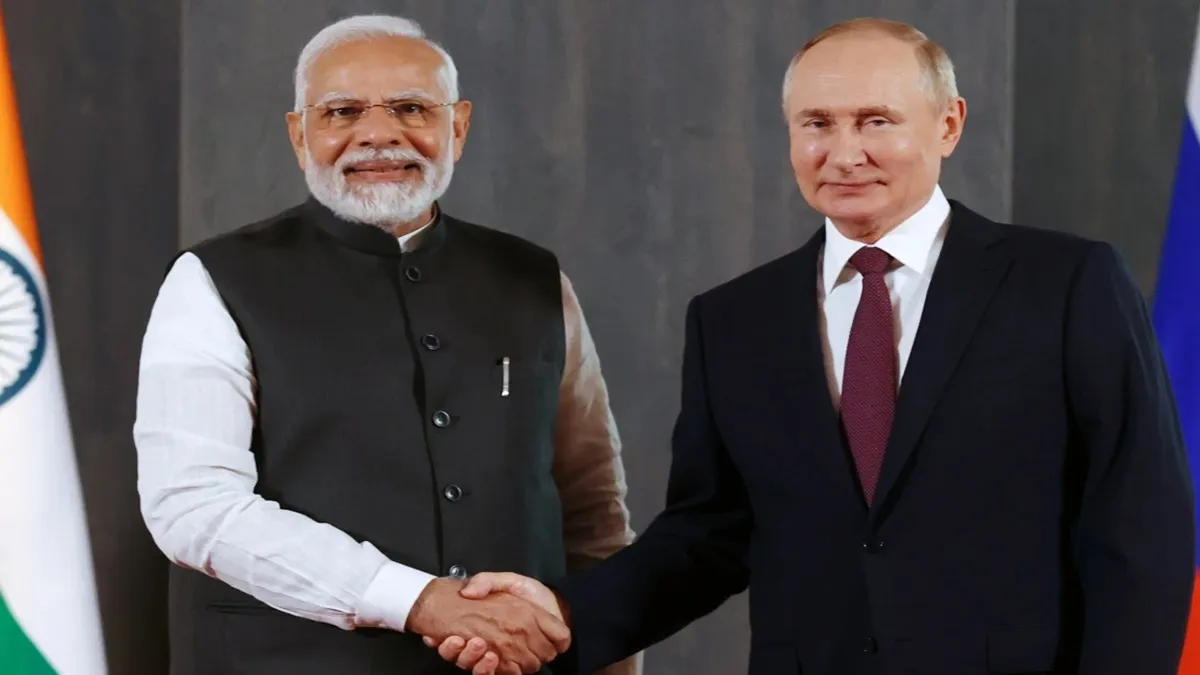 Vladimir Putin (R) PM Narendra Modi (L)- India TV Hindi