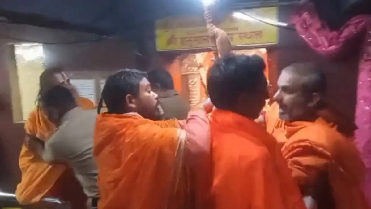 koppal Hanuman temple saints scuffle- India TV Hindi