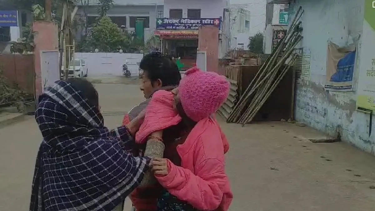 लाल कपड़े में बूढ़े की बेटी - इंडिया टीवी हिंदी