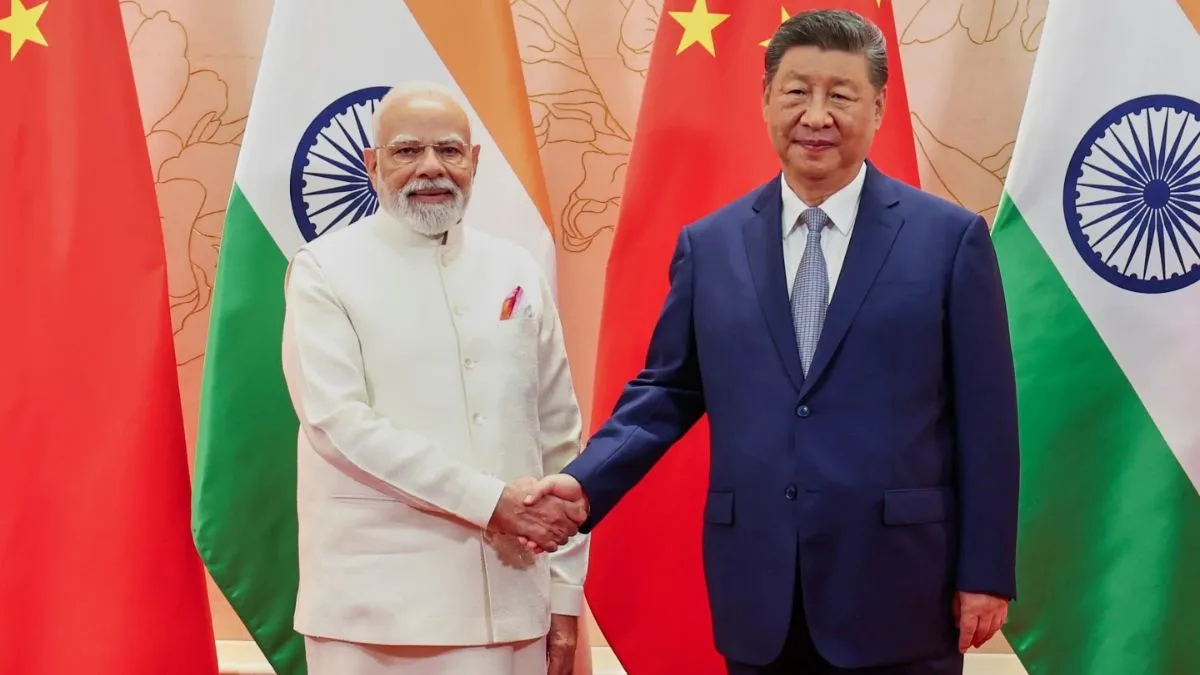 प्रधानमंत्री नरेंद्र मोदी (बाएं) और चीन के राष्ट्रपति शी जिनपिंग (दाएं)- India TV Hindi