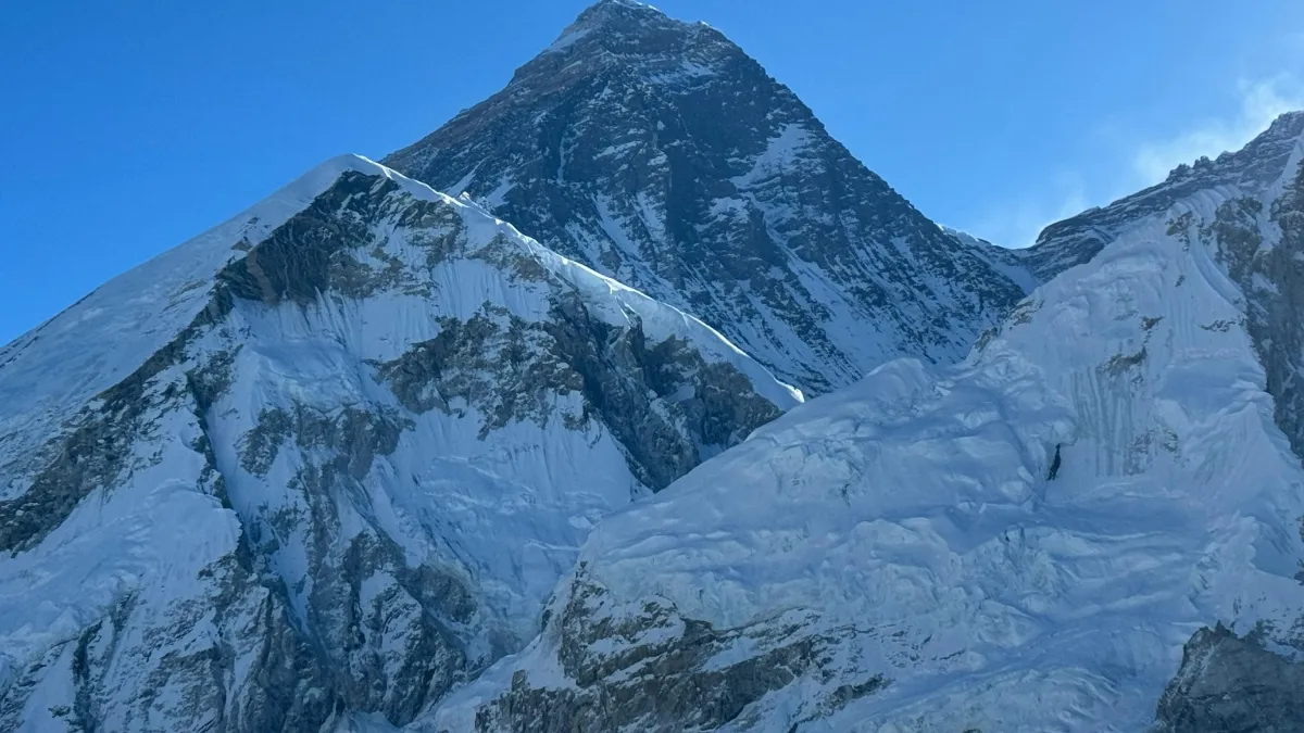 माउंट एवरेस्ट और अन्य हिमालयी शिखरों को कचरा मुक्त करने की योजना- India TV Hindi