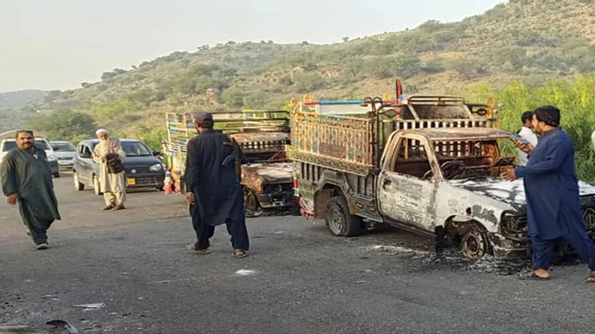 BREAKING NEWS : बस में सवार 18 यात्रियों का अपहरण