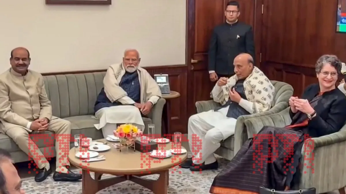 PM Modi priyanka gandhi meeting- India TV Hindi