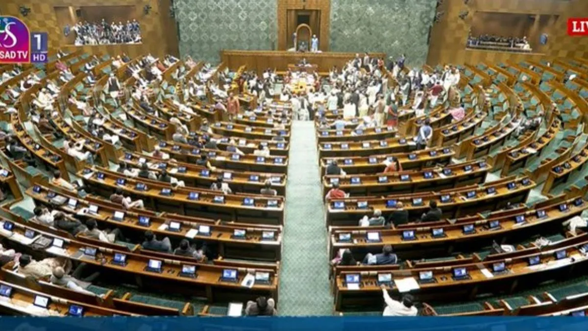 लोकसभा में विपक्ष का हंगामा- India TV Hindi