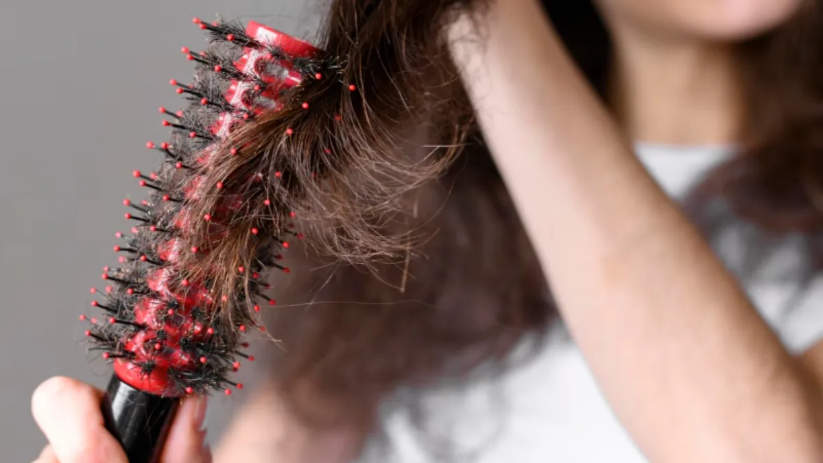 बालों को रेशमी कैसे बनाएं?- India TV Hindi