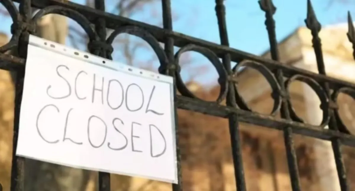 महाराष्ट्र में 25,000 स्कूल बंद, बोर्ड से पहले बड़ा हंगामा