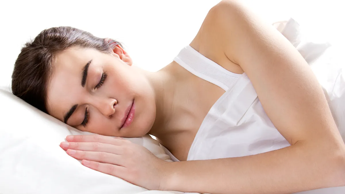 दाएं या बाएं… किस करवट सोना होगा फायदेमंद?