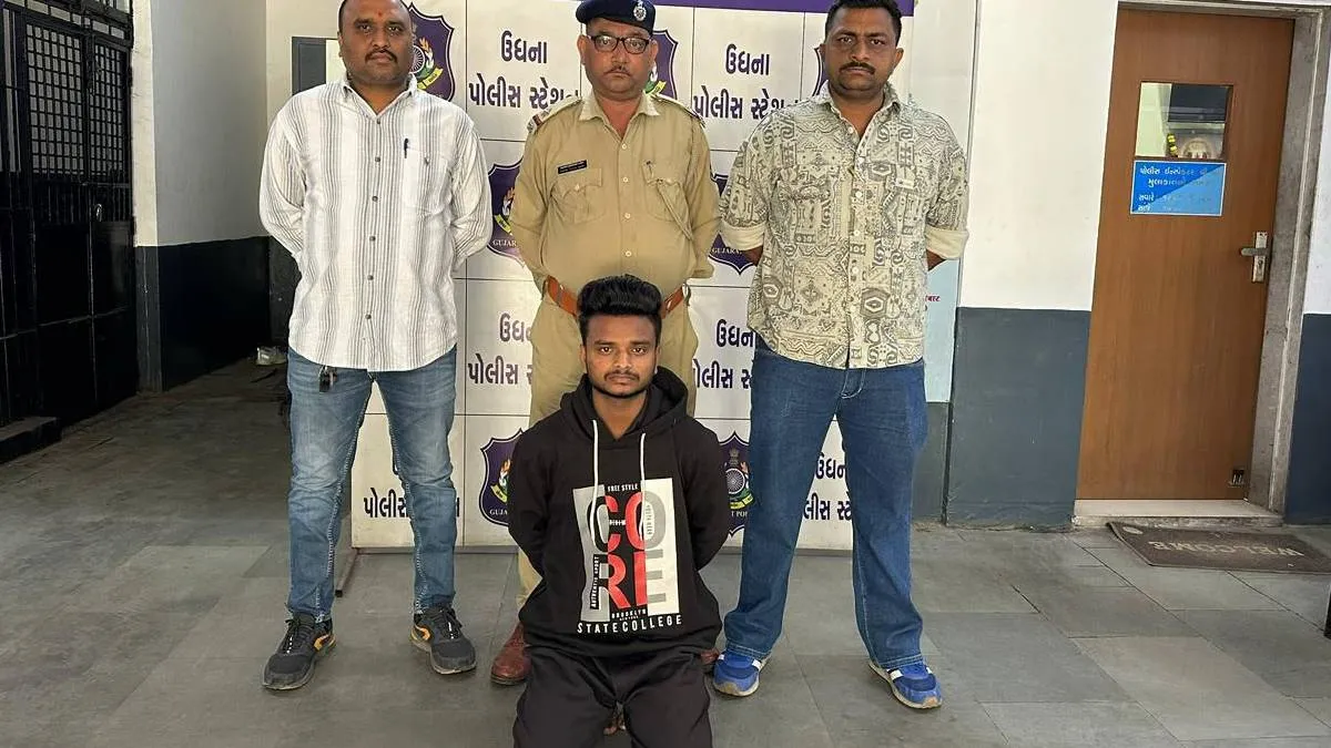 पुलिस हिरासत में आरोपी- India TV Hindi