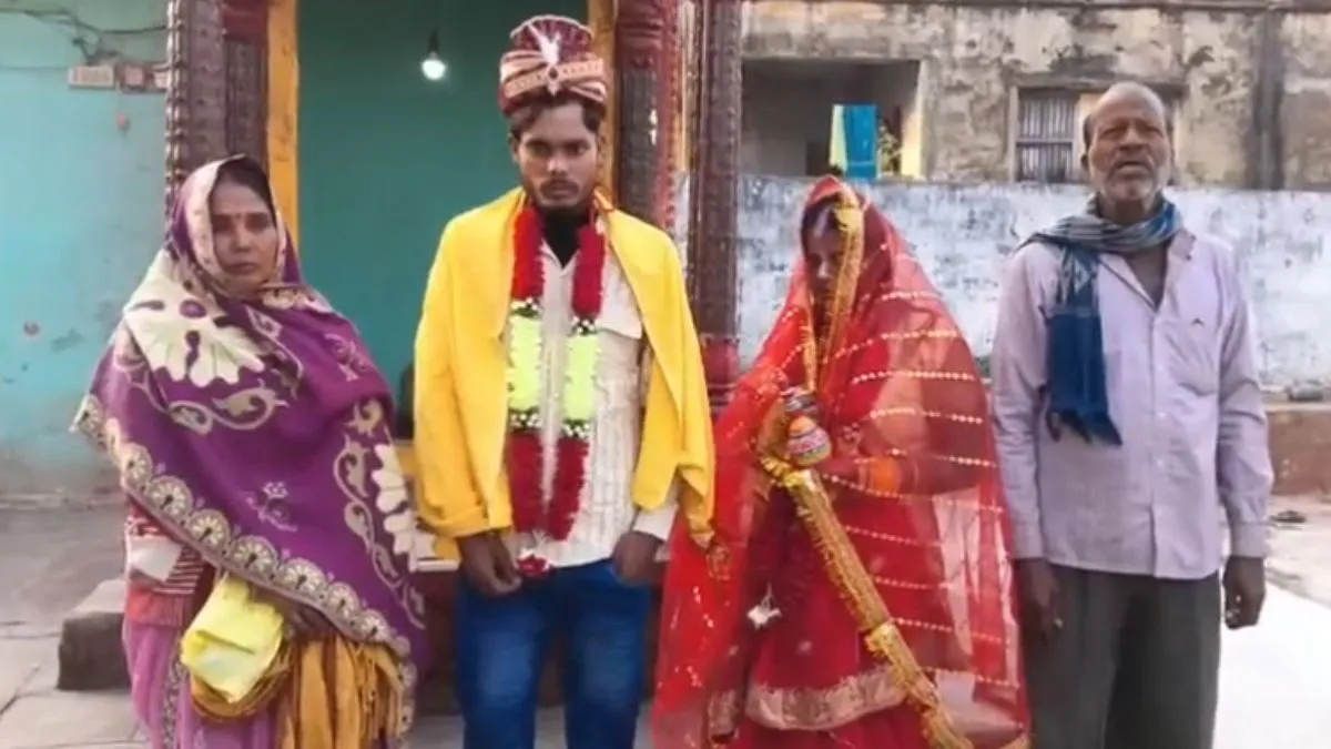 ग्रामीणों ने मंदिर में कराई प्रेमी युगल की शादी। - India TV Hindi