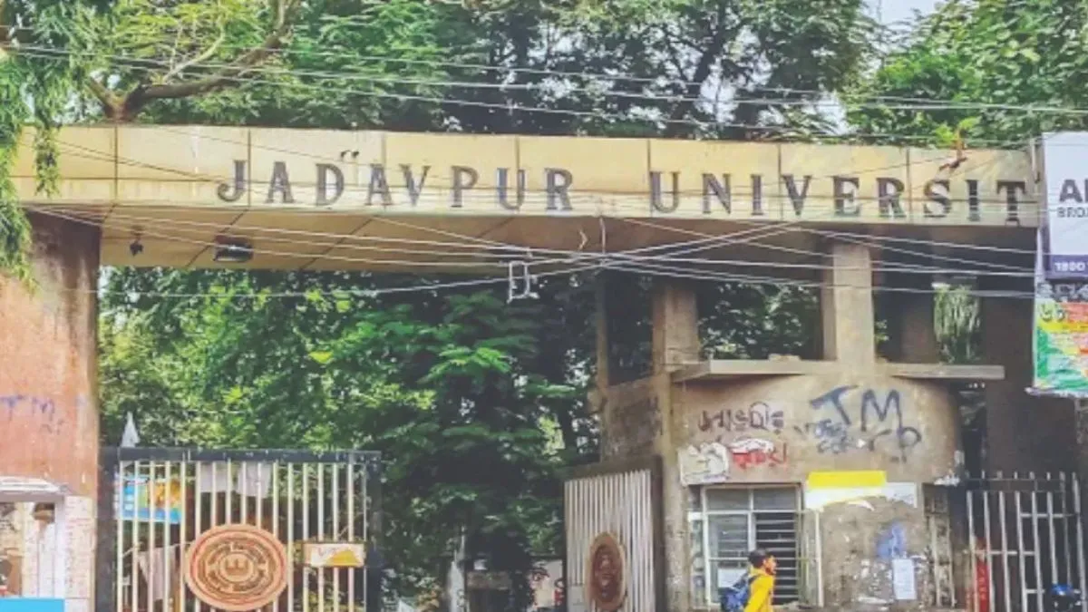 यादवपुर यूनिवर्सिटी में शुरू हुआ विवाद।- India TV Hindi