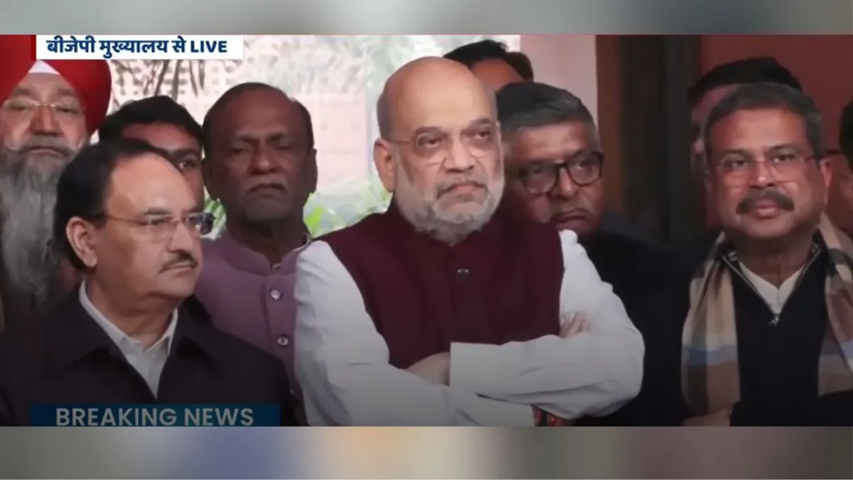 भाजपा मुख्यालय पर स्वागत के लिए पहुंचे अमित शाह। - India TV Hindi