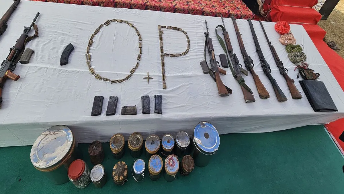 मलकानगिरी में 22 माओवादियों ने किया सरेंडर।- India TV Hindi