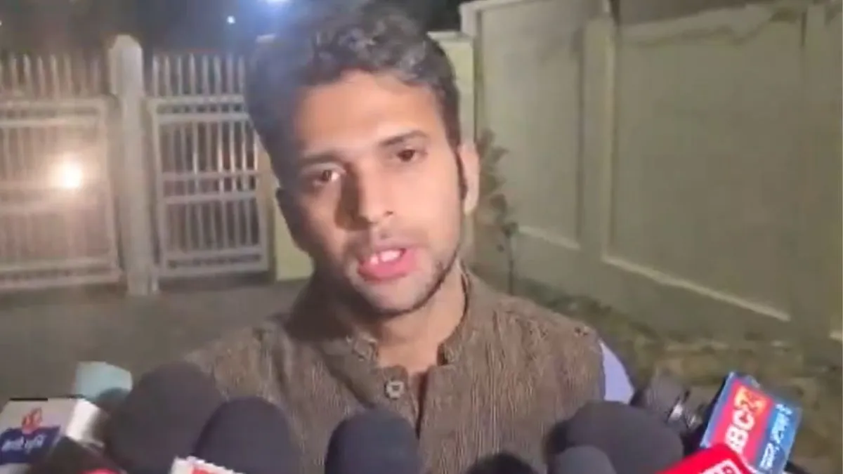 8 पुलिसकर्मी हुए घायल।- India TV Hindi