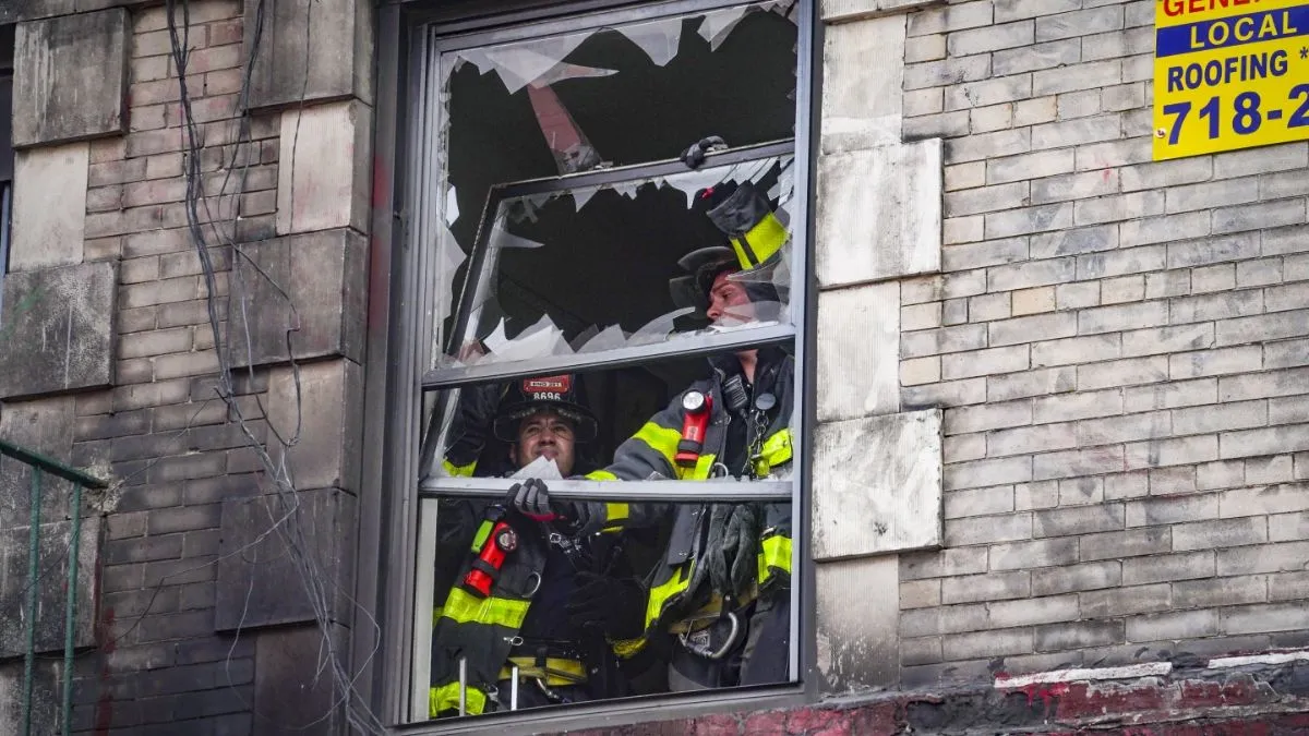 अमेरिका में आग से 24 साल की छात्रा झुलसी