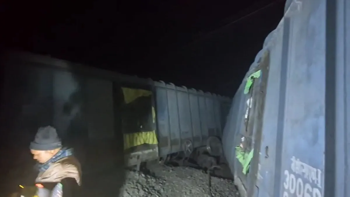 Goods train derail- India TV Hindi